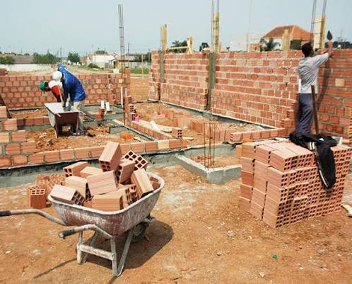 Construção em alvenaria com tijolos cerâmicos